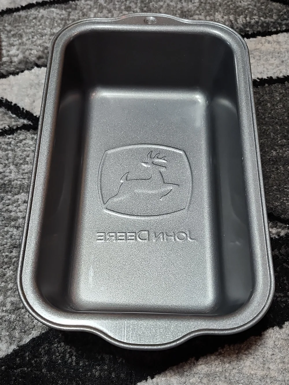 VINTAGE 3-PIECE JOHN DEERE EBOSSED TRACTOR LOGO NON-STICK BAKEWARE PAN SET